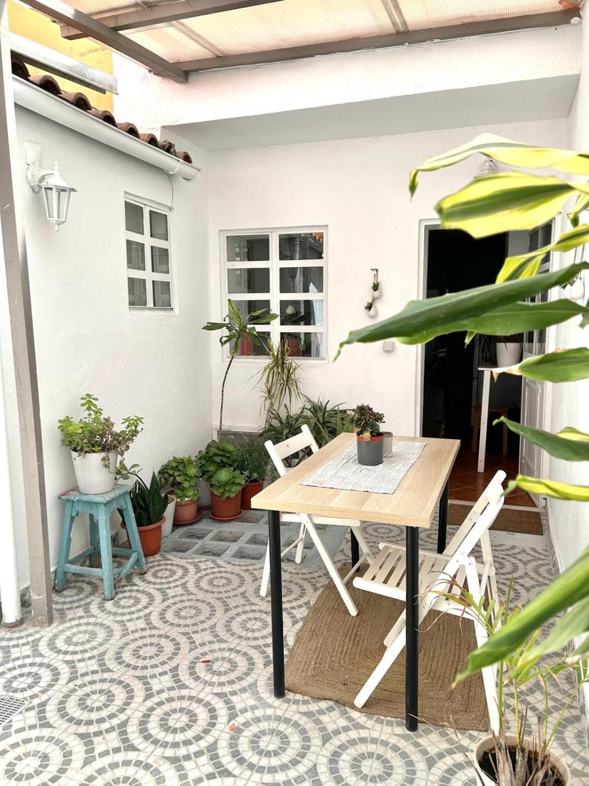 Shared Apartment With Bright Private Patio In Lisboa Екстер'єр фото