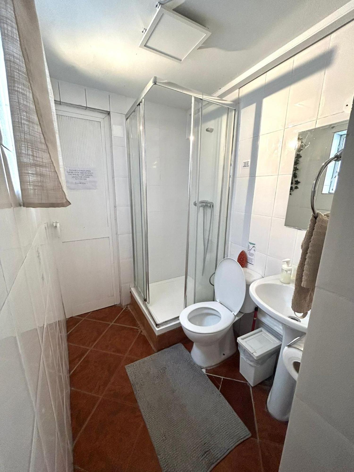 Shared Apartment With Bright Private Patio In Lisboa Екстер'єр фото