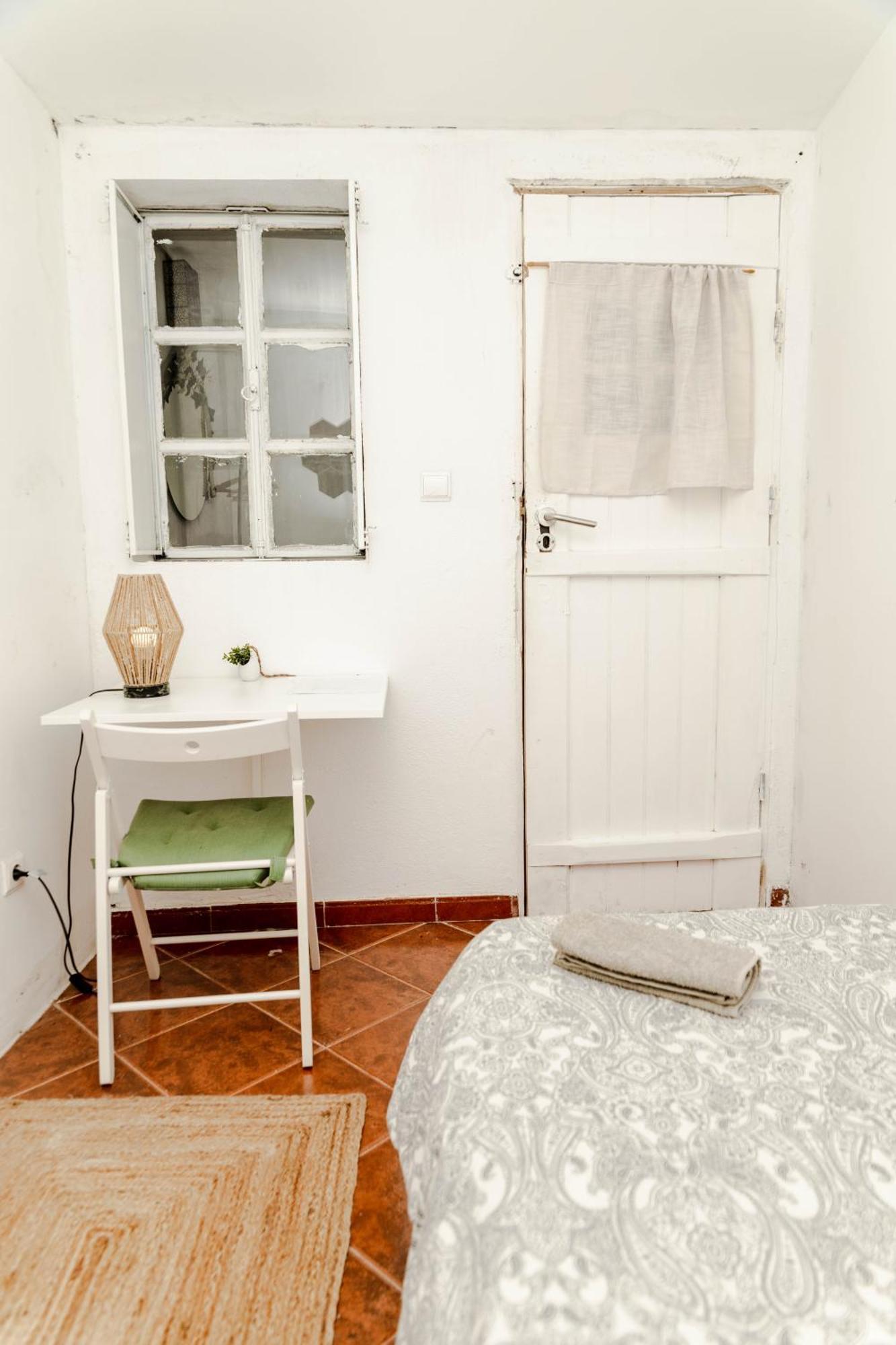Shared Apartment With Bright Private Patio In Lisboa Екстер'єр фото