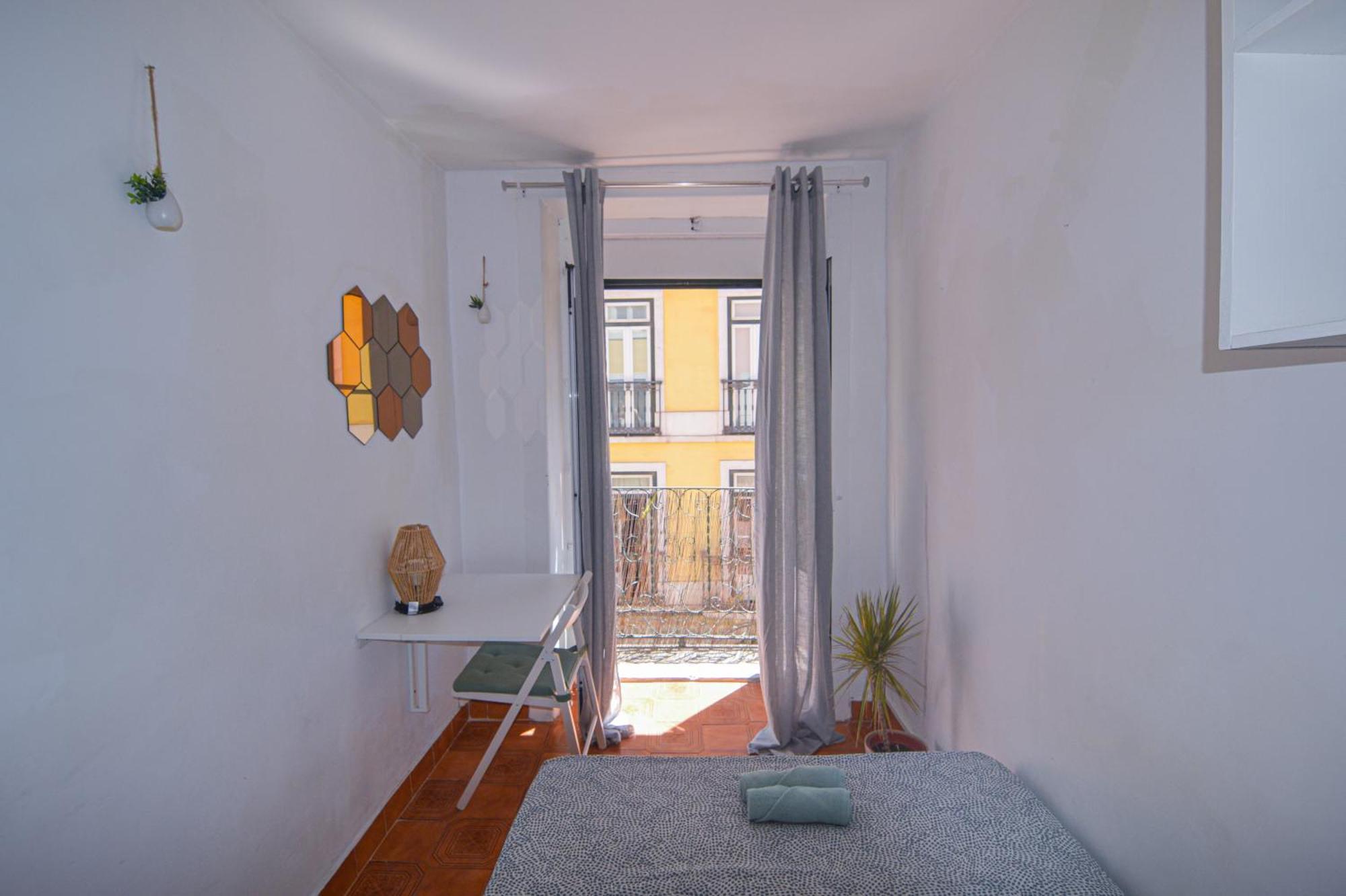 Shared Apartment With Bright Private Patio In Lisboa Екстер'єр фото